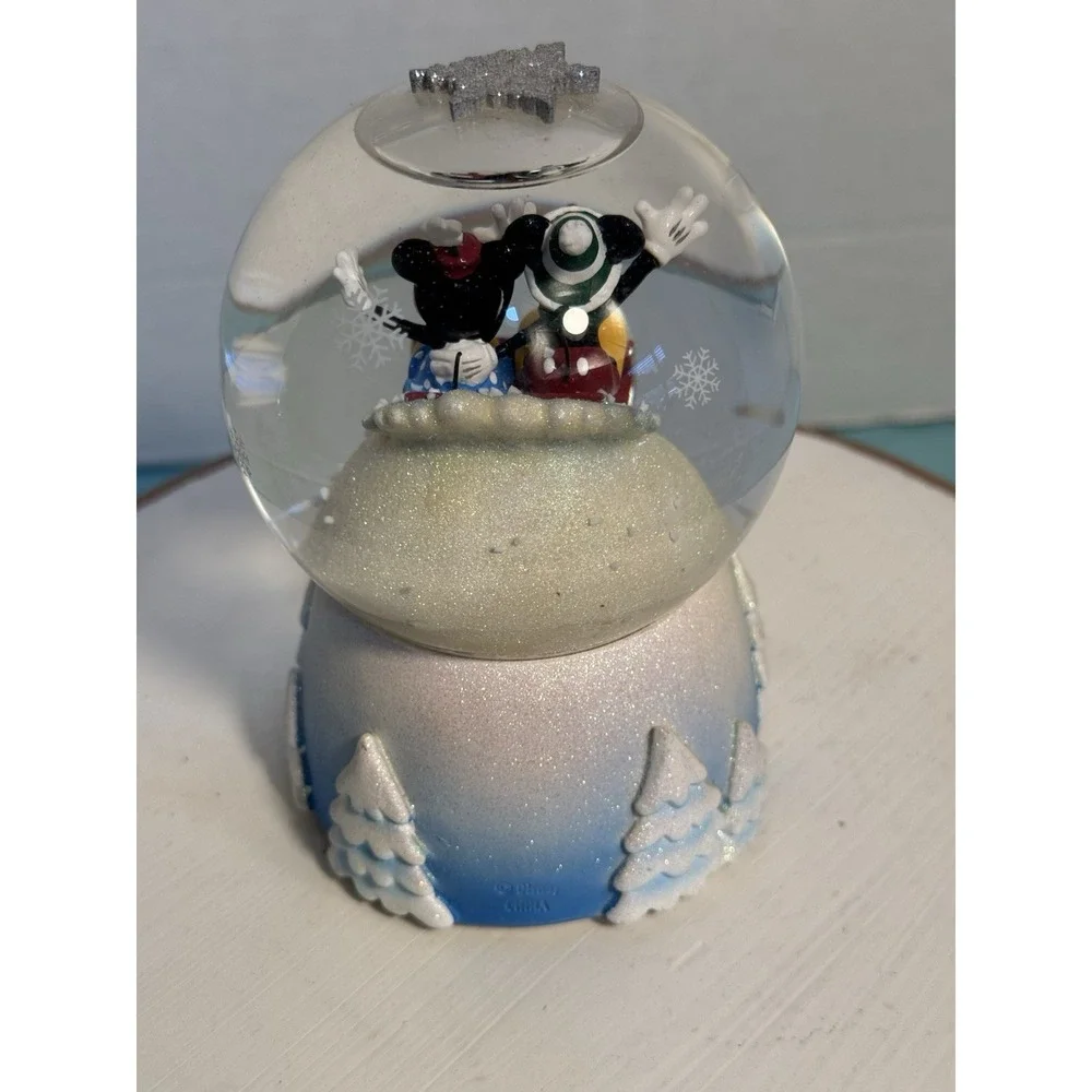 Sep13_7 Disney Mickey and Minnie Christmas Snowglobe‎ 2006 No Box